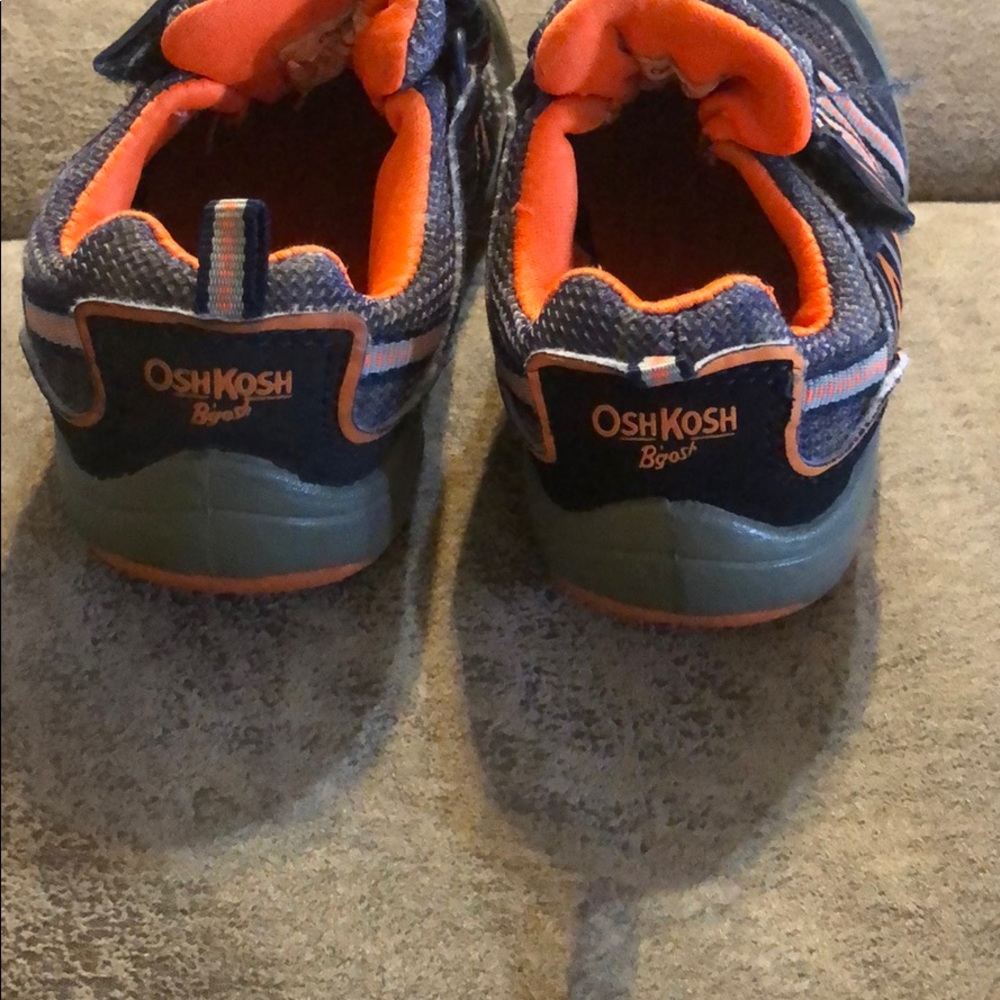 OshKosh boy’s tennis shoes size 6 4 for $12 - Picture 2 of 5